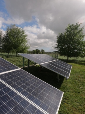 pose-panneaux-photovoltaique-champs-3